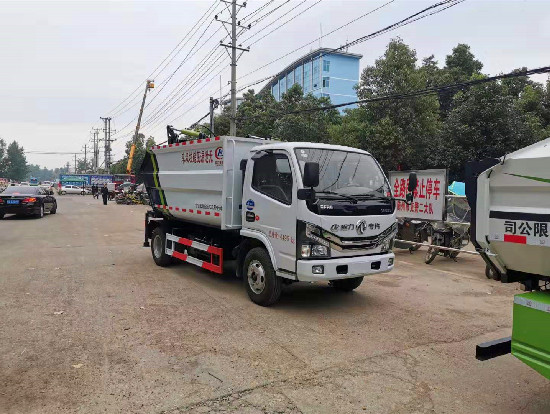 東風小多利卡國六藍牌無泄漏后裝壓縮垃圾車